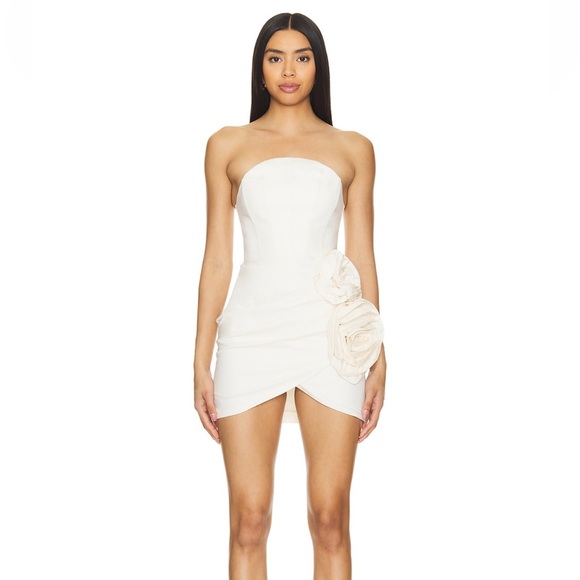 Elegant White Strapless Dress - Picture 2 of 10